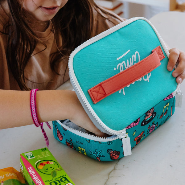Lancheira Pequena Hello Hossy com interior isotérmico, tecido impermeável, pega de transporte, capacidade de 1,7 litros e fabrico em poliéster reciclado, ideal para creche e escola. Disco Roar