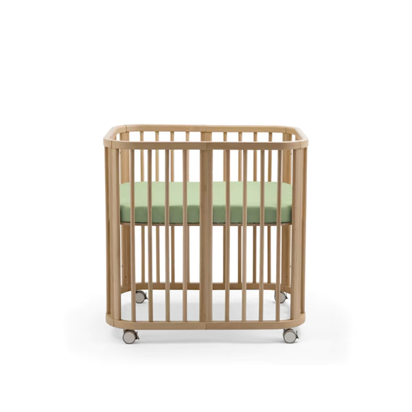 Lençol de baixo Stokke Nighti Mini em percal de algodão 100% orgânico, suave e respirável, para colchão de 60 × 80 cm.
Sage Green