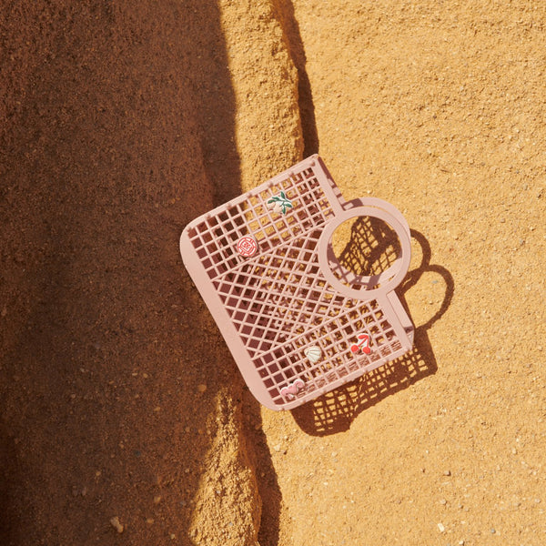 BASKET WITH PINS