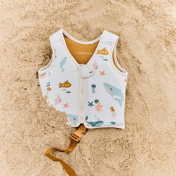 Colete de natação para bebé para ou criança para o verão da liewood na cor SEA CREATURE SANDY