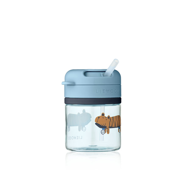 Copo de Tritan com palha de silicone de 280 ml, sistema de rotação e bloqueio e design resistente para crianças a partir dos 12 meses.
Fun Beach Blue