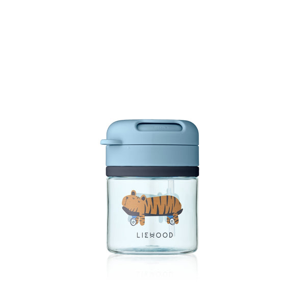 Copo de Tritan com palha de silicone de 280 ml, sistema de rotação e bloqueio e design resistente para crianças a partir dos 12 meses.
Fun Beach Blue