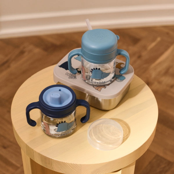 Copo infantil de Tritan com asas e palha de silicone, capacidade de 280 ml e tampa com sistema de bloqueio para beber de forma autónoma.
Dino Roar Sandy