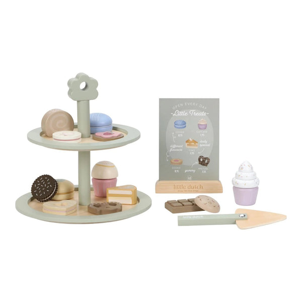 Base para Bolos em madeira com doces de brincar, espátula e menu ilustrado, ideal para estimular a imaginação e o jogo simbólico das crianças.