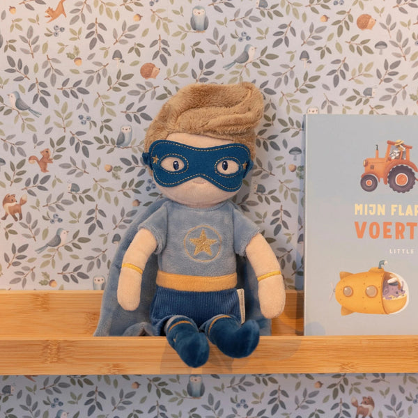 Boneco Super-Herói Jim de 35 cm em poliéster macio, com máscara, capa e estrela dourada, recomendado a partir dos 12 meses.