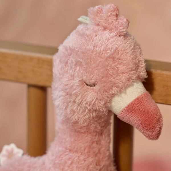 Caixa de Música Flamingo em tecido macio com melodia suave, ideal para acalmar o bebé e decorar o quarto infantil.