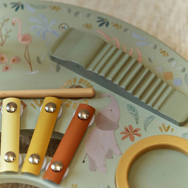 Mesa musical em madeira para bebé com xilofone, tambor, prato e instrumentos musicais, ideal para desenvolver o ritmo, criatividade e coordenação motora desde os 18 meses.