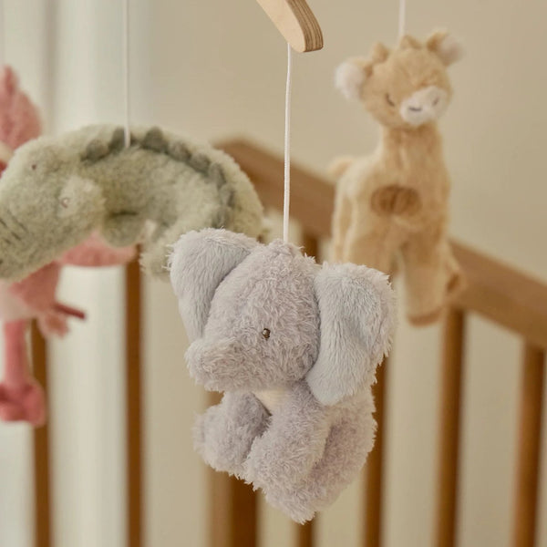 Mobile musical Safari Friends em madeira e tecido com animais suspensos e melodia suave, ideal para acalmar o bebé e decorar o quarto infantil.