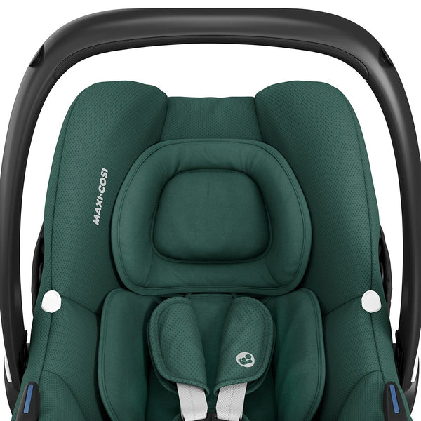Cadeira auto MAXI-COSI CabrioFix i-Size ultraleve com apenas 3,2 kg, homologada i-Size, compatível com base ISOFIX ou cinto de segurança, capota com proteção UV e utilização desde o nascimento até aos 75 cm. Essential Green