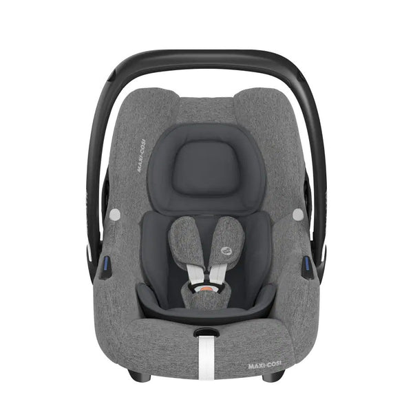Cadeira auto MAXI-COSI CabrioFix i-Size ultraleve com apenas 3,2 kg, homologada i-Size, compatível com base ISOFIX ou cinto de segurança, capota com proteção UV e utilização desde o nascimento até aos 75 cm. Essential Grey