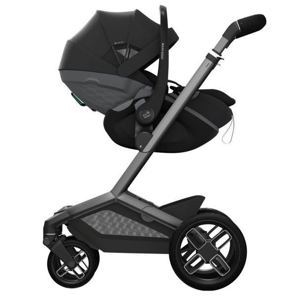 Carrinho Maxi-Cosi Fame com assento reclinável, sistema LumiRide LED, suspensão CosiCruise, apoio de braços e compatibilidade com cadeiras auto SlideTech® onyx black