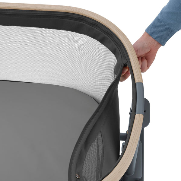 Berço co-sleeper Maxi-Cosi Iora Air com colchão confortável e malha respirável na cor Beyond graphite eco