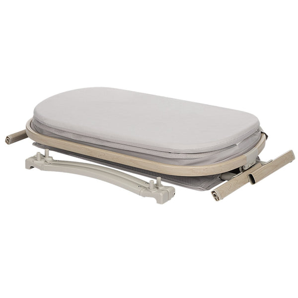 Berço co-sleeper Maxi-Cosi Iora Air com colchão confortável e malha respirável na cor classic beige