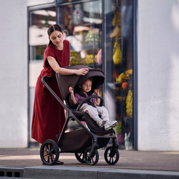 Carrinho Maxi-Cosi Oxford leve com fecho automático FlashFold, assento reclinável e suspensão nas 4 rodas