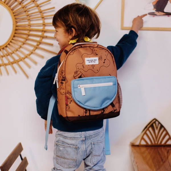 Mochila Grande Redonda Hello Hossy em poliéster reciclado, impermeável, com capacidade de 15 litros, compatível com dossiers A4, alças acolchoadas e bolso para garrafa de água para crianças a partir dos 6 anos mini groovy