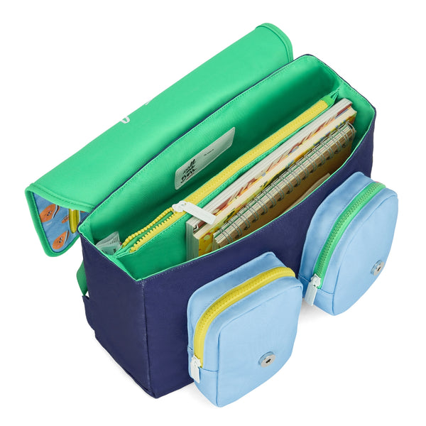 Mochila Horizontal Grande Hello Hossy em poliéster reciclado, impermeável, com formato dossier A4, costas acolchoadas e respiráveis, fecho magnético reforçado e bolsos organizadores para crianças a partir dos 6 anos. Bball Crew