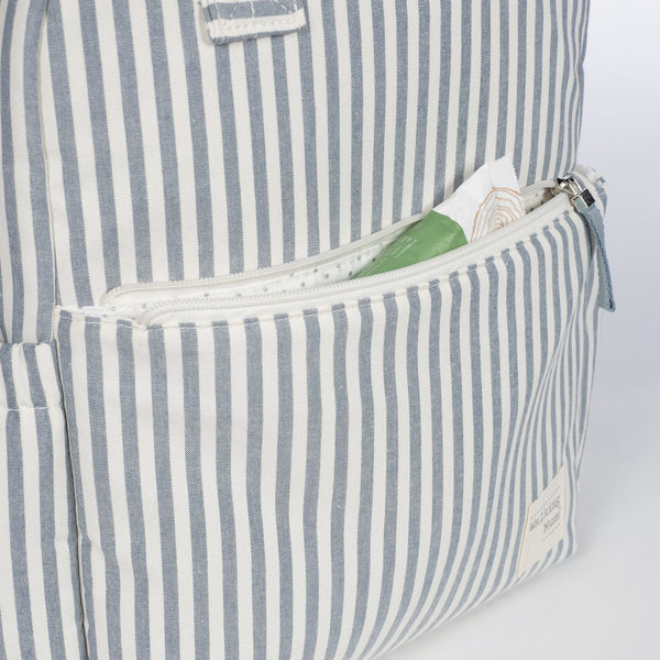 Mochila de maternidade da walking mum modelo praline strips na cor matcha - verde