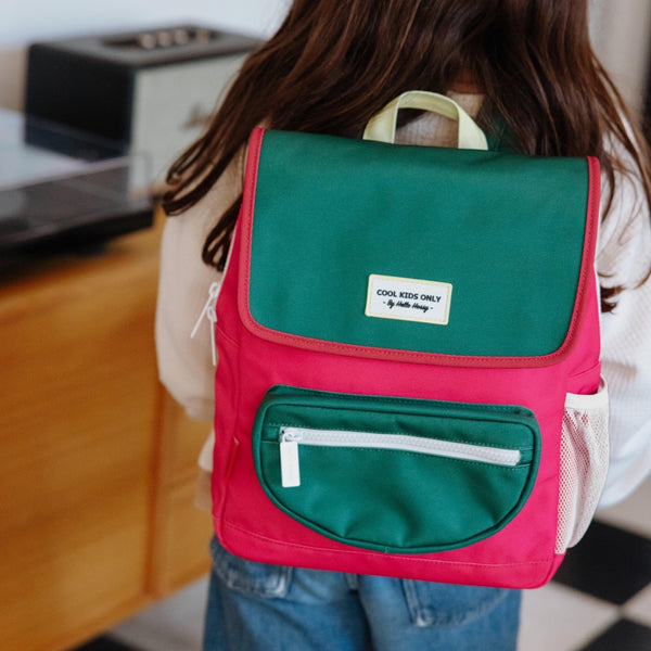 Mochila Pequena Quadrada Hello Hossy em poliéster reciclado, impermeável, com compartimento para cadernos A4, bolso para garrafa de água, alças acolchoadas e capacidade de 7,3 L para crianças dos 2 aos 5 anos. Mini Pasteque