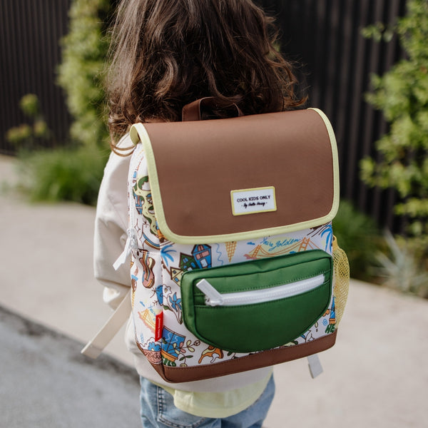 Mochila Pequena Quadrada Hello Hossy em poliéster reciclado, impermeável, com compartimento para cadernos A4, bolso para garrafa de água, alças acolchoadas e capacidade de 7,3 L para crianças dos 2 aos 5 anos. San Francisco