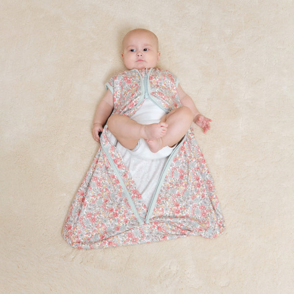 Saco de dormir de verão para bebés da Molis&Co na cor summer bloom