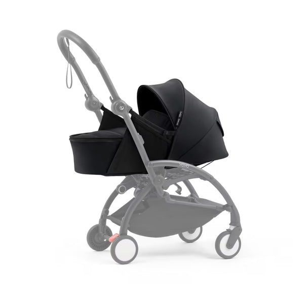 Ninho Stokke YOYO⁵ para recém-nascidos com posição totalmente deitada, arnês de segurança de 5 pontos, janelas de ventilação e dobragem ultracompacta.
Black