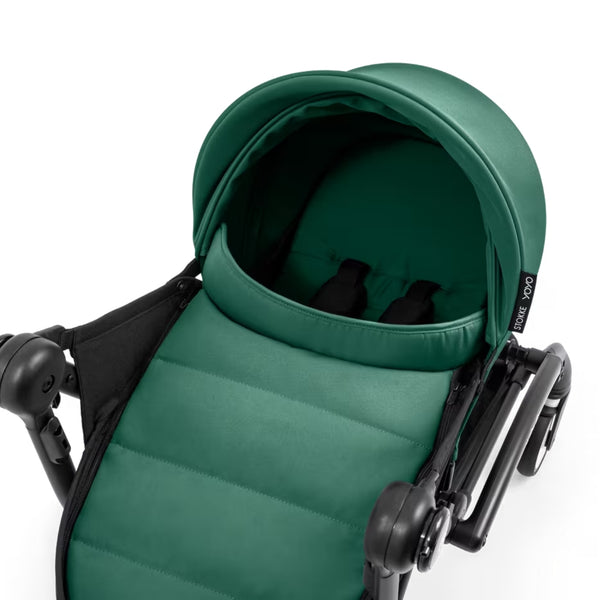 Ninho Stokke YOYO⁵ para recém-nascidos com posição totalmente deitada, arnês de segurança de 5 pontos, janelas de ventilação e dobragem ultracompacta.
Forest