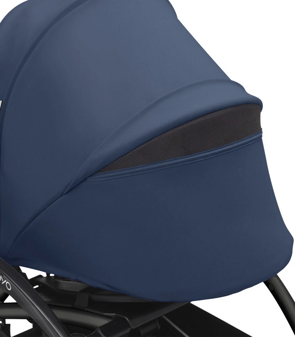 Ninho STOKKE YOYO³ para recém-nascidos, com colchão reforçado de 2,5 cm, arnês de 5 pontos, capota impermeável com proteção UPF 50+, homologado para cabine de avião e compatível com o carrinho STOKKE YOYO³.