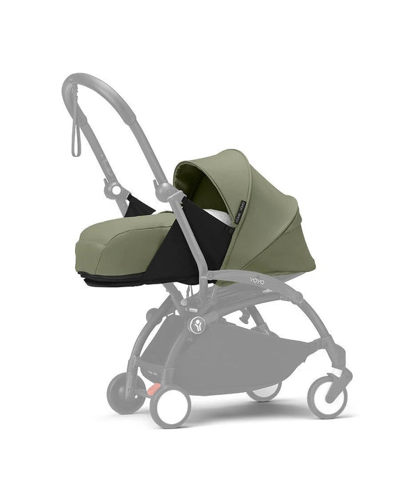 Ninho STOKKE YOYO³ para recém-nascidos, com colchão reforçado de 2,5 cm, arnês de 5 pontos, capota impermeável com proteção UPF 50+, homologado para cabine de avião e compatível com o carrinho STOKKE YOYO³.