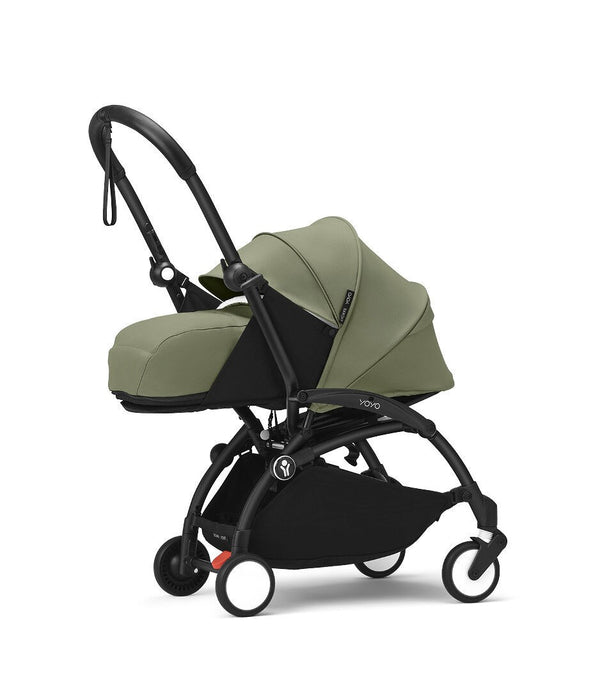 Ninho STOKKE YOYO³ para recém-nascidos, com colchão reforçado de 2,5 cm, arnês de 5 pontos, capota impermeável com proteção UPF 50+, homologado para cabine de avião e compatível com o carrinho STOKKE YOYO³.