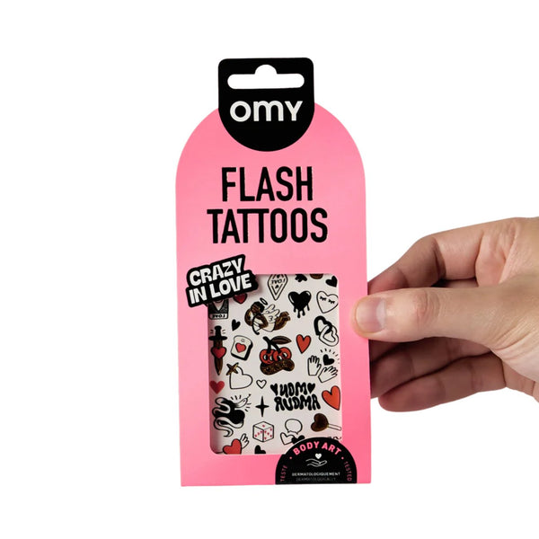 Folha de Flash Tattoos com 46 tatuagens temporárias em estilo rock'n'roll, fáceis de aplicar e remover, ideais para festas, festivais e momentos criativos. Crazy in Love