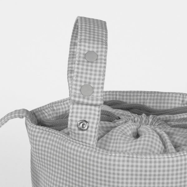 Mala de carrinho Bucket Pasito a Pasito Vichy Grey Flowers Grey compacta e prática