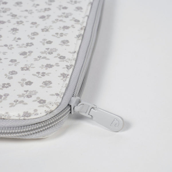 Porta documentos bebé Pasito a Pasito Little Bloom Flowers Grey com fecho e compartimentos