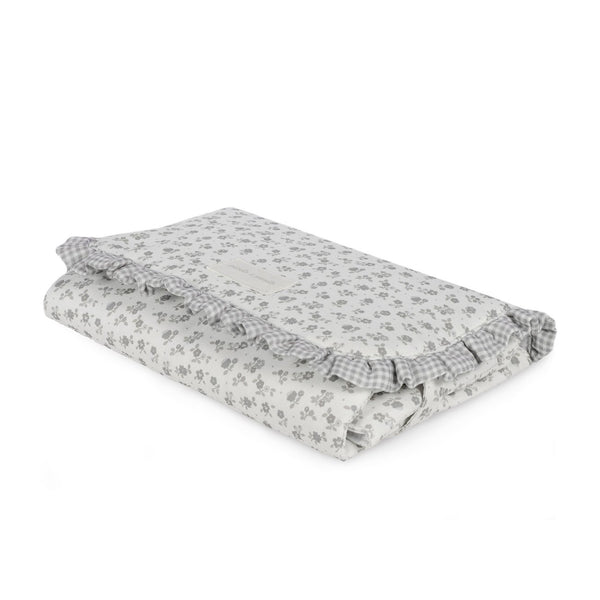 Muda Fraldas Portátil Little Bloom Pasito a Pasito em algodão com interior acolchoado e impermeável, ideal para mudar o bebé confortavelmente em qualquer lugar. Flowers Grey