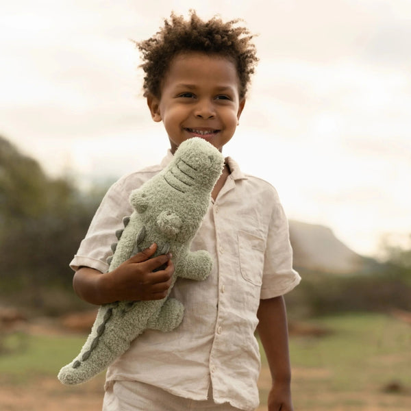 Peluche Crocodilo Safari Friends em poliéster macio, com diferentes texturas e detalhes divertidos, adequado para bebés desde o nascimento.