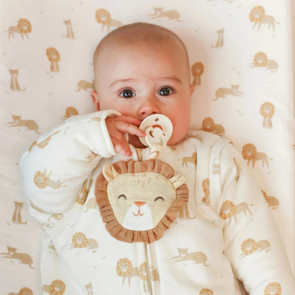 Saco de Inverno com Mangas Little Dutch TOG 2.5 em algodão orgânico, com mangas removíveis e designs Safari Leo.