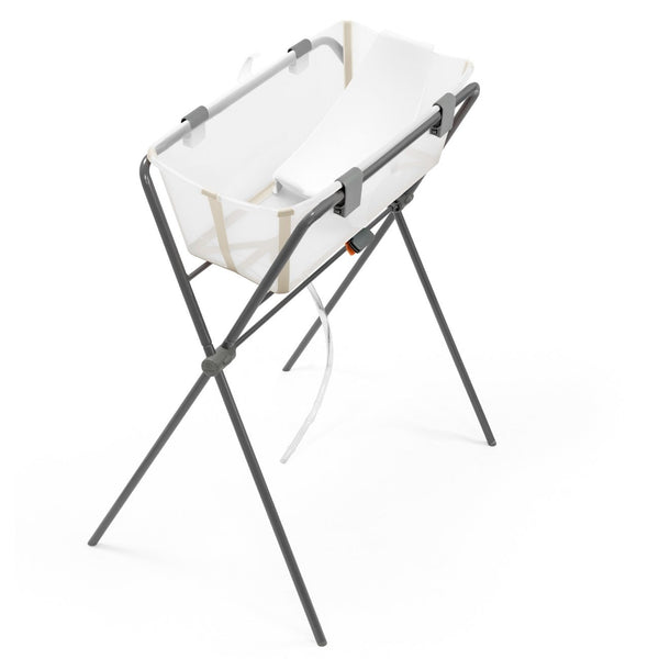 Conjunto Stokke® Flexi Bath® com banheira dobrável, suporte para recém-nascido e suporte para banheira, ideal para um banho confortável e seguro desde o nascimento. Sandy Beige