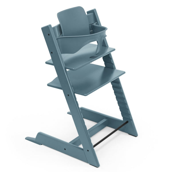 Cadeira evolutiva Stokke Tripp Trapp com Baby Set² para bebé e criança na cor fjord blue
