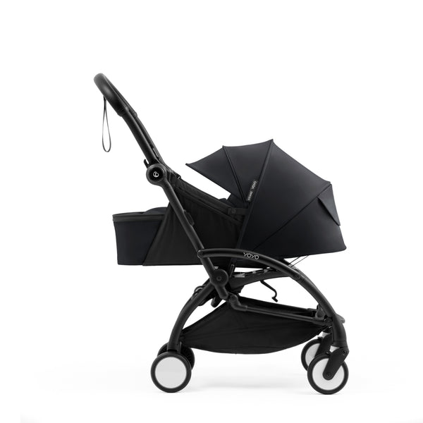 Carrinho Stokke YOYO⁵ + Ninho desde o nascimento, com posição totalmente deitada, dobragem ultracompacta com uma mão, suspensão nas quatro rodas e conjunto de assento incluído.
Black