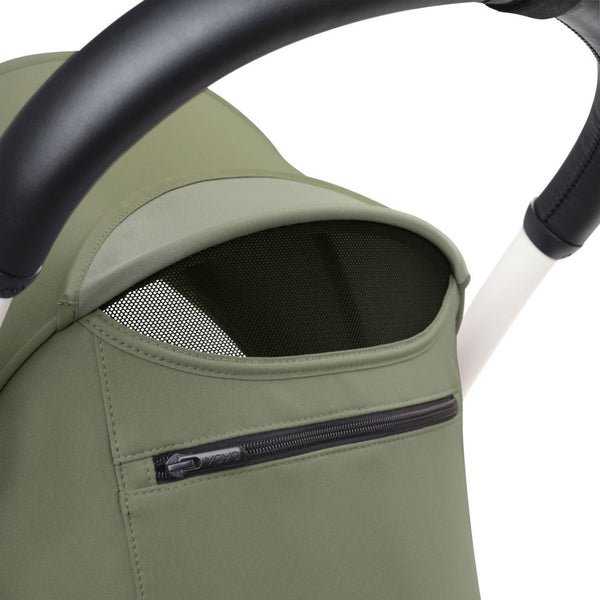 Carrinho Stokke YOYO³ compacto e ultraleve ideal para viagens e cabine de avião estrutura preta cor olive