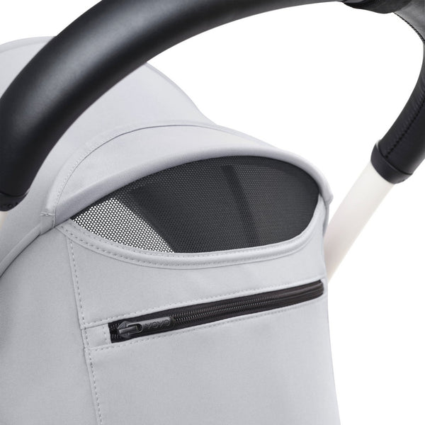 Carrinho Stokke YOYO³ compacto e ultraleve ideal para viagens e cabine de avião estrutura preta cor stone