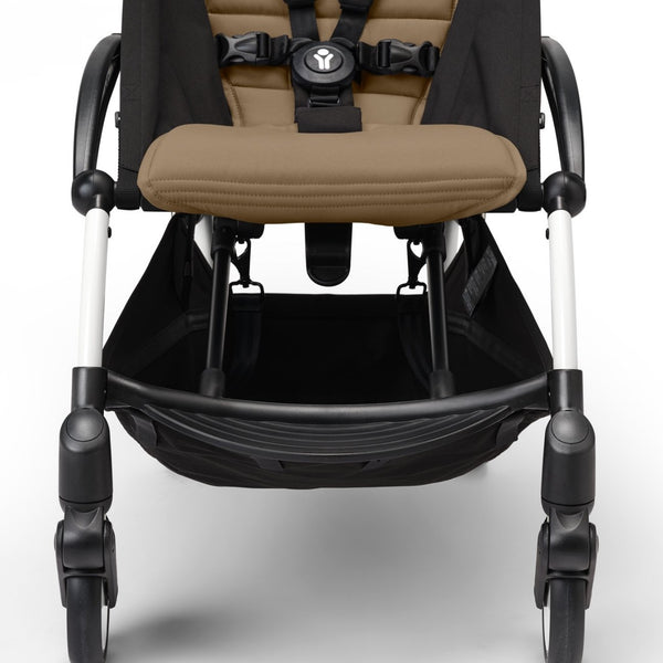Carrinho Stokke YOYO³ compacto e ultraleve ideal para viagens e cabine de avião estrutura preta cor toffee