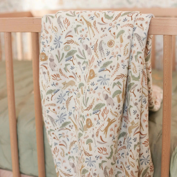 Swaddle Little Dutch 120 × 120 cm em musselina de 100% algodão orgânico, disponível nos designs Safari Wonders.