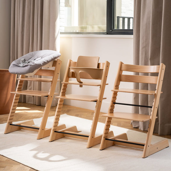 Cadeira Tripp Trapp® com Baby Set² e Newborn Set da Stokke®, solução evolutiva desde o nascimento que acompanha o crescimento da criança até à infância. Beech Natural