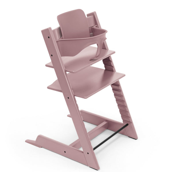 Cadeira Tripp Trapp® com Baby Set² e Newborn Set da Stokke®, solução evolutiva desde o nascimento que acompanha o crescimento da criança até à infância. Heather mauve