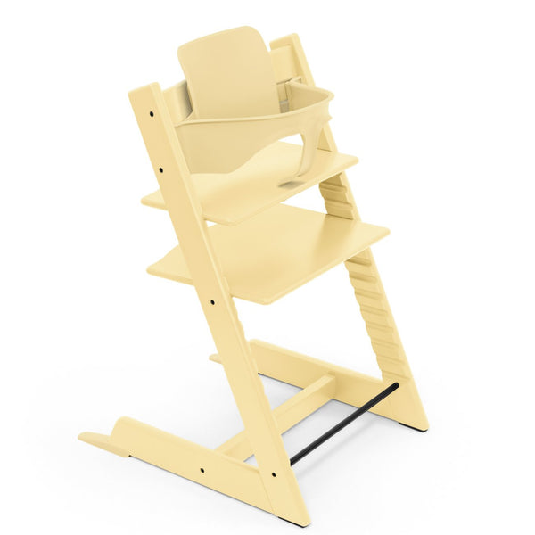 Cadeira Tripp Trapp® com Baby Set² e Newborn Set da Stokke®, solução evolutiva desde o nascimento que acompanha o crescimento da criança até à infância. Lemon Yellow
