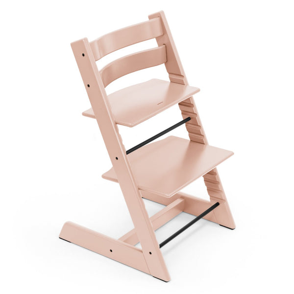 Cadeira Tripp Trapp® com Baby Set² e Newborn Set da Stokke®, solução evolutiva desde o nascimento que acompanha o crescimento da criança até à infância. Serene Pink