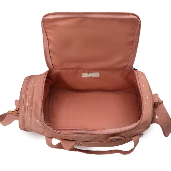 Saco de desporto infantil Trixie com compartimento espaçoso, bolso lateral com fecho, alça de ombro removível e materiais reciclados rosa seco