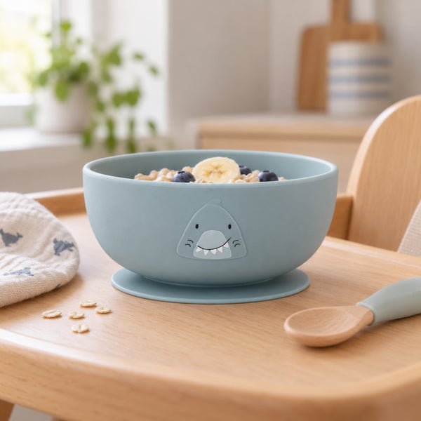 Tigela infantil em 100% silicone com base de ventosa, resistente a quedas e pensada para promover maior autonomia durante as refeições.
Mr Shark