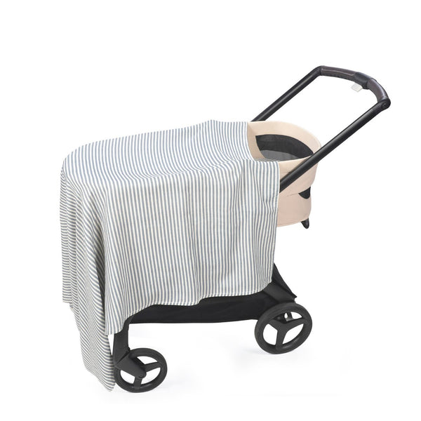Musselina Praliné Stripes Walking Mum 120x120 cm em bambu e algodão, macia, respirável e ideal para envolver o bebé, passeios e amamentação. Verde.