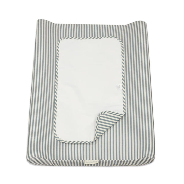 Colchão Muda Fraldas Praliné Stripes Walking Mum com espuma viscoelástica, capa impermeável, base antiderrapante e muda-fraldas adicional, ideal para mudar o bebé com conforto e segurança. Verde